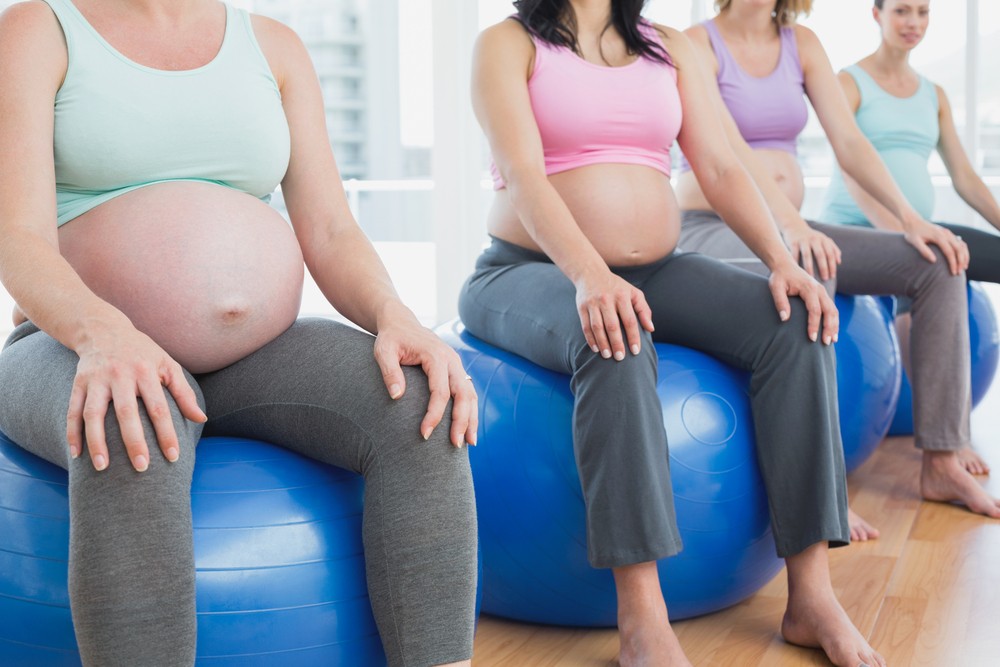 Pregnant,Women,Sitting,On,Exercise,Balls,In,A,Fitness,Studio